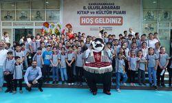 Fuarın İlk Gününde Yüzlerce Çocuğun Kitap Neşesi