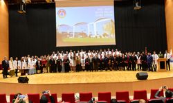 Diş Hekimi Adayı Öğrenciler Dünya Diş Hekimleri Gününde Beyaz Önlüklerini Giydi