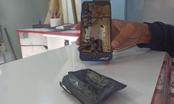 Cep telefonu bomba gibi patladı