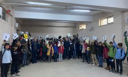 Alanyalı İş İnsanlarından Öğrencilere Kışlık Ayakkabı Yardımı