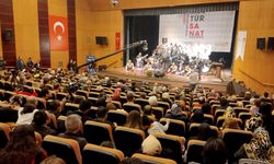 Büyükşehir Belediyesinin Türk halk müziği korosu sahne aldı