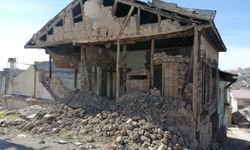 Betonarme binalar yıkıldı, onlar ayakta kaldı