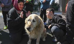 Özel çocuklar deprem travmasını özel eğitimli köpek "Max" ile atlatmaya çalışıyor