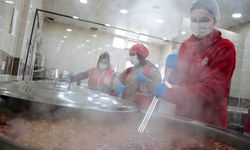 Türk Kızılay Elbistan'da 23 noktada sıcak yemek ikramında bulunuyor