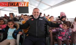 Sanatçı Yavuz Bingöl, depremzedelere moral etkinlikleri düzenliyor