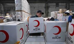 İzciler, afetzedelere yardım için marşlar eşliğinde seferber oldu