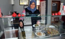 LOKANTASINI BIRAKIP GİTTİĞİ DEPREM BÖLGESİNDE GÜNDE 2 BİN KİŞİLİK YEMEK ÇIKARDI