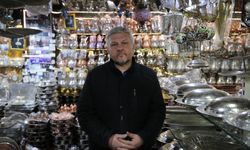 Bakır sattığı müşterileri fazla ödeme yapınca depremzede esnaf duygulandı