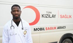 Türkiye'de eğitim alan Afrikalı doktor, vefa borcunu deprem bölgesinde ödüyor