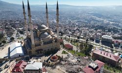 Depremde hasar gören Abdülhamit Han Camisi, cemaatini çadırlarda ağırlayacak
