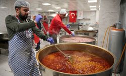 Türk Kızılay, depremin merkez üssü Pazarcık'ta 10 iftar çadırı kurdu