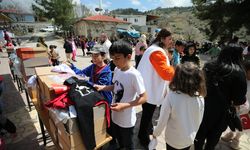 Marmara depremini çocukken yaşayan gönüllüler, bin çocuğa bayramlık getirdi