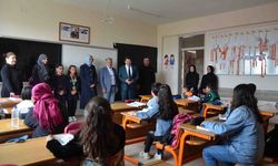 Depremzede öğrencilere çanta ve kırtasiye malzemesi desteği