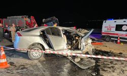 Otomobil ile hafif ticari araç çarpıştı: 6 ölü, 1 yaralı