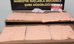 Kağıtlara emdirilmiş 50 milyon lira değerinde uyuşturucu ele geçirildi