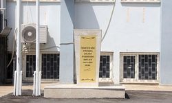 Maskeli saldırgan, Atatürk büstüne balyozla zarar verdi