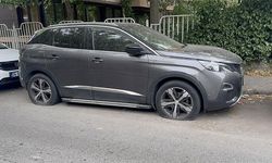 Park halindeki çok sayıda otomobilin lastiği patlatıldı
