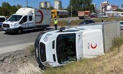 Kızılay'ın kan toplama aracı devrildi: 1 yaralı