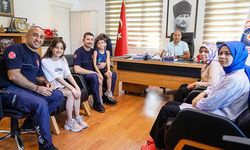 Enkaz altındaki ailesini, tükürüğüyle hayata bağladı