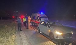 Devrilen motosikletteki 2 kişiye otomobil çarptı: 1 ölü, 1 yaralı