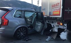 Trafik kazası geçiren şarkıcı Tan Taşçı ve yanındaki iki kişi yaralandı