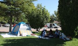 Malatya'da depremler nedeniyle bazı vatandaşlar parklarda sabahladı