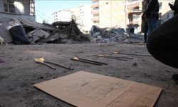 Depremde yıkılan apartman ruhsatsız ve projesiz inşa edilmiş