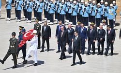 Cumhurbaşkanı başkanlığındaki YAŞ üyeleri Anıtkabir'i ziyaret etti