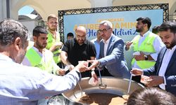 Başkan Güngör, Vatandaşlara Aşure İkramında Bulundu
