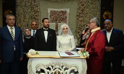 Ahmet ve Sümeyye muhteşem bir düğünle evlendi