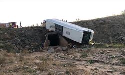 Yolcu otobüsü şarampole devrildi, 3 kişi hayatını kaybetti