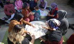 Kadınlar, pişirdikleri bazlamanın gelirini Gazze'ye gönderecek