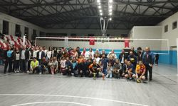 Çağlayancerit'te "24 Kasım Öğretmenler Günü" voleybol turnuvası düzenlendi