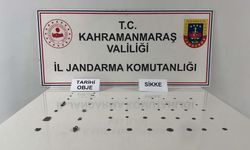 Kahramanmaraş'ta otomobilde 38 sikke ve 12 obje ele geçirildi