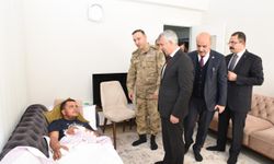 Vali Ünlüer Pençe-Kilit Harekatı Operasyonu'nda yaralanan askeri ziyaret etti