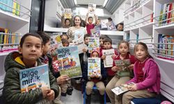 Büyükşehir’in Mobil Çocuk Kütüphanesi Ziyaretlerini Sürdürüyor