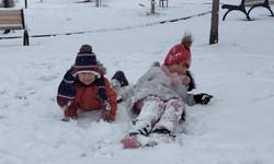 Kahramanmaraş'ta çocukların kar sevinci