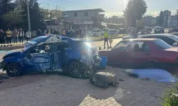 Otomobil, otobüs durağına daldı; evli çift yaşamını yitirdi