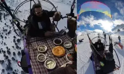 Paraşütçüler gökyüzünde kahvaltı yaptı