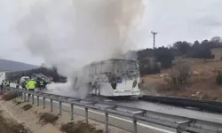 Yolcu otobüsü kamyon çarptı : 2 ölü, 6 yaralı
