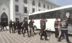 Borcunu ödemediğini iddia edip, arkadaşlarıyla dövdü