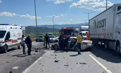 Otomobil TIR’a çarptı: 2 ölü, 2 yaralı