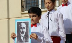 Kahramanmaraş'ta minik öğrenciler İstiklal Marşı'nın kabulünü kutladı