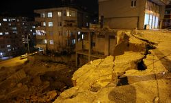 Kahramanmaraş'ta toprak kayması: Çok sayıda araç zarar gördü