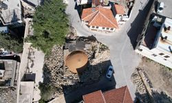 Depremde yıkılan minaredeki, Fransızların attığı top mermisi bulunamadı