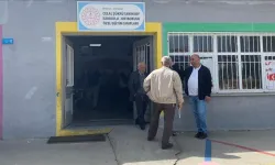 Oy kullanan bir kişi kalp krizi sonucu öldü