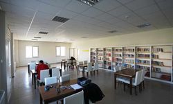 Türkoğlu Erdem Bayazıt Halk Kütüphanesi Öğrencileri Ağırlamaya Devam Ediyor