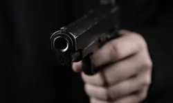 Kahramanmaraş'ta kız kardeş polis babasının silahıyla ağabeyini öldürdü