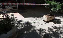 Kahramanmaraş'ta beton parçaları düşen bina tehlike oluşturdu
