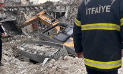 Kahramanmaraş'ta yıkım yapan iş makinası devrildi: 1 yaralı